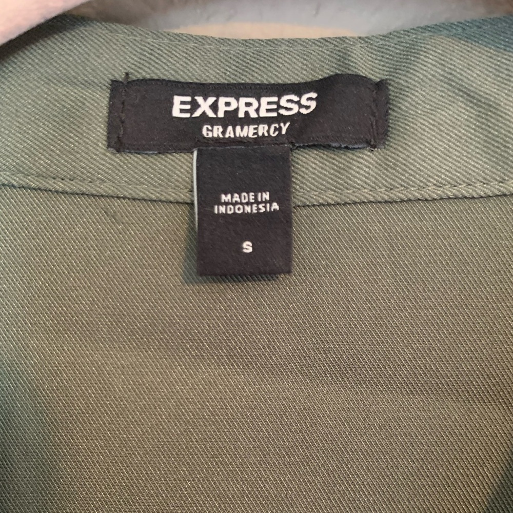 Express Gramercy Army Green sleeveless button up blouse. Size S. - Picture 3 of 8